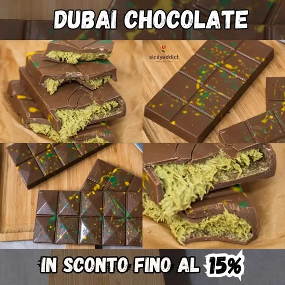Une publicité pour le chocolat de Dubai : quatre photos de tablettes ouvertes sur leur garniture de pistache verte.